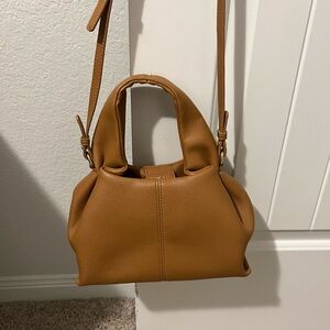 Elegant Tan Leather Handbag/Crossbody